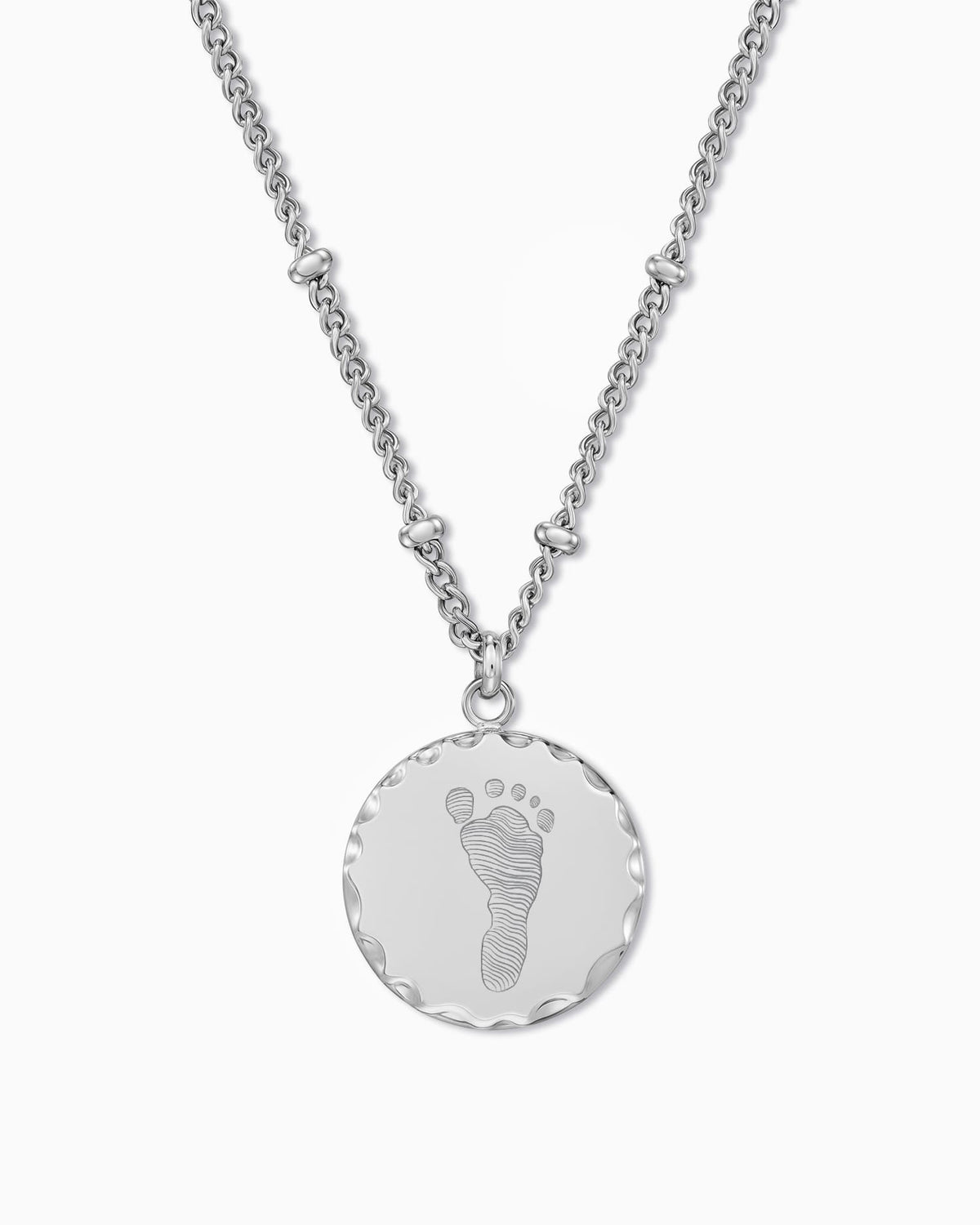 Ketting met gegraveerde plaatjes in ronde vorm