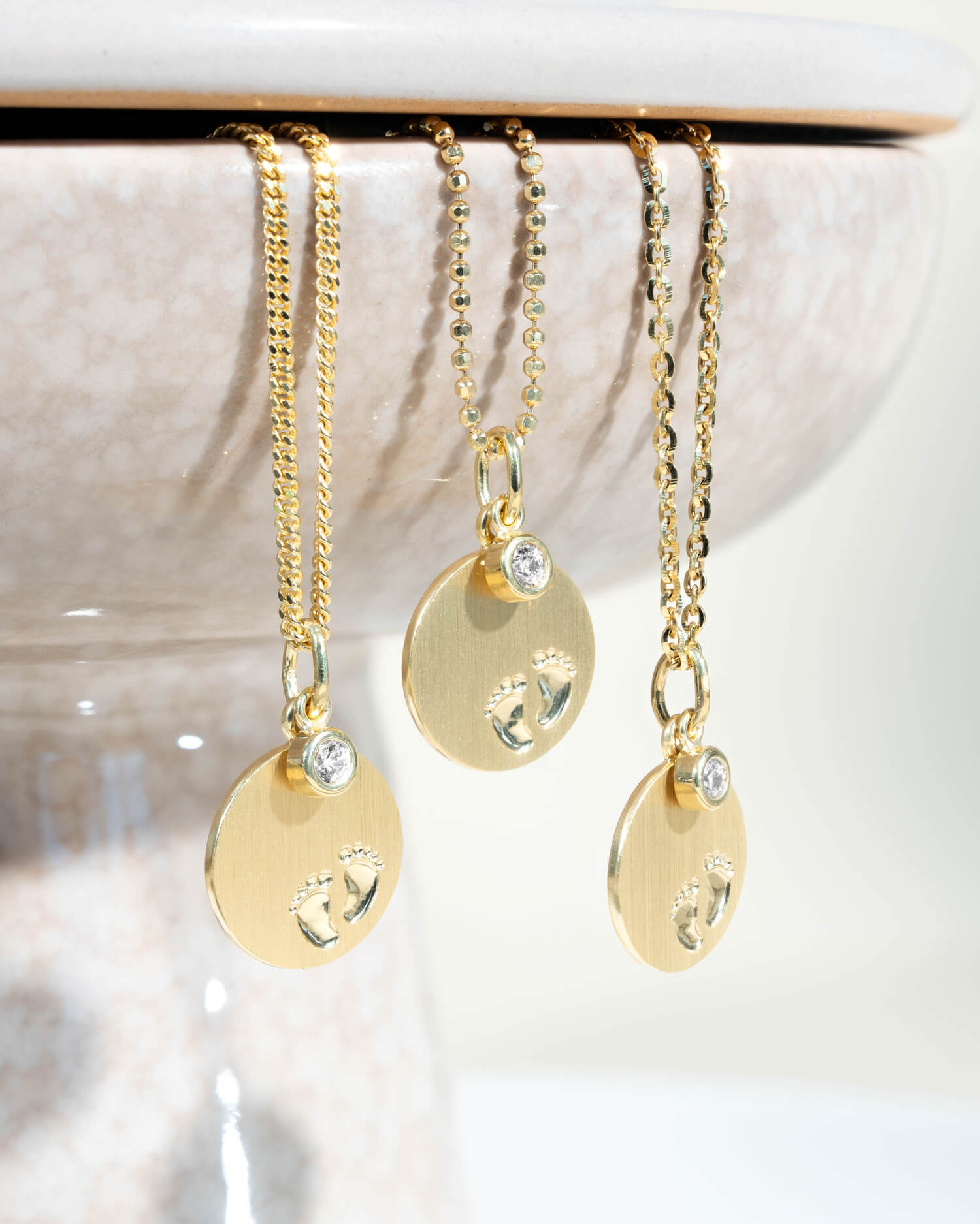 Gravurplatten Anhänger Halskette Babyfüße Zirkonia 12mm