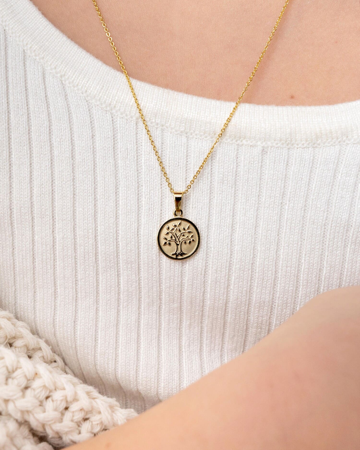 Engraved plates necklace pendant tree of life 12mm