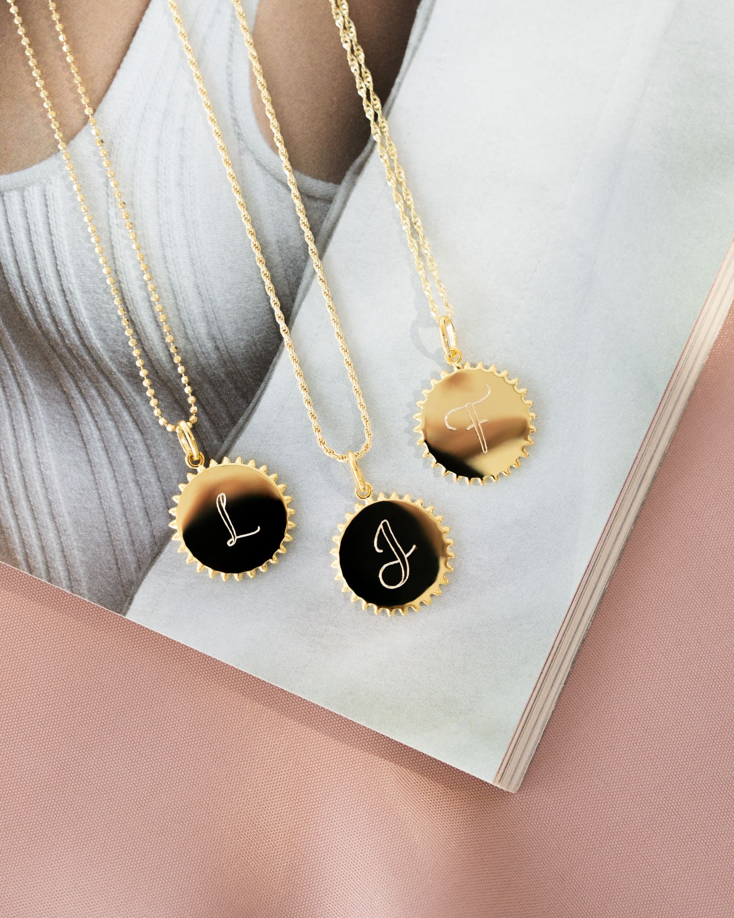Initialen Sonnen Halskette Gravurplatte Anhänger
