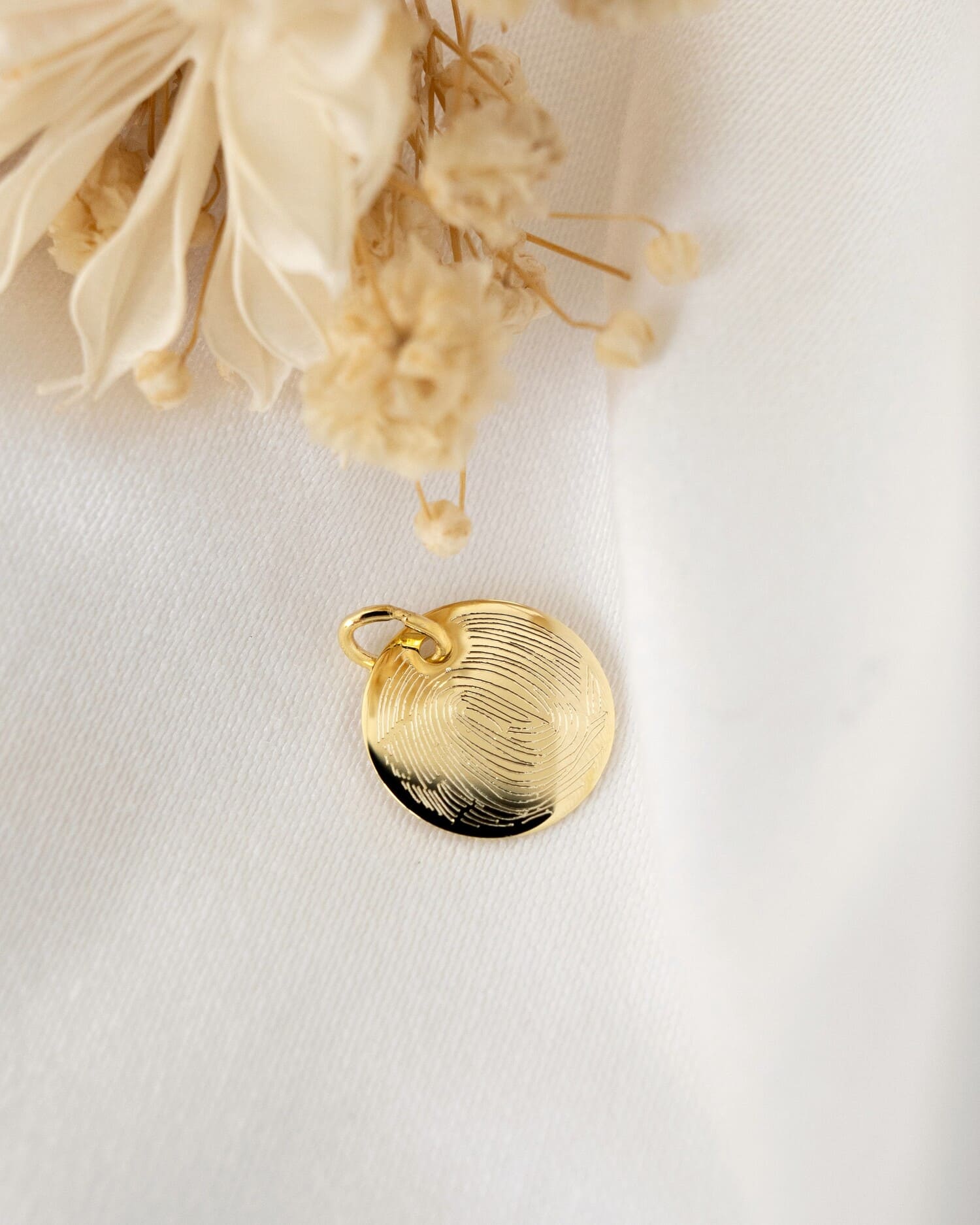 Engraved plate necklace pendant round 12mm