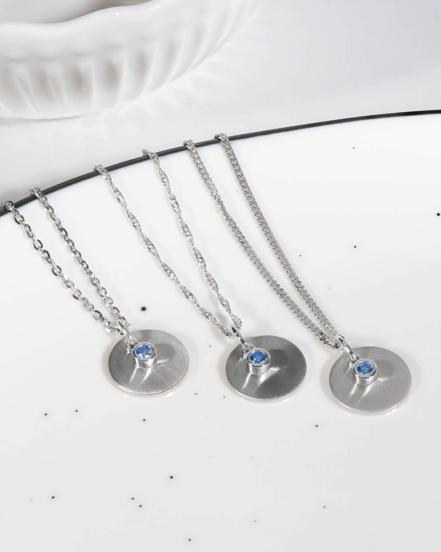 Graveerplaatjes hanger collier zirkonia blauw 12mm