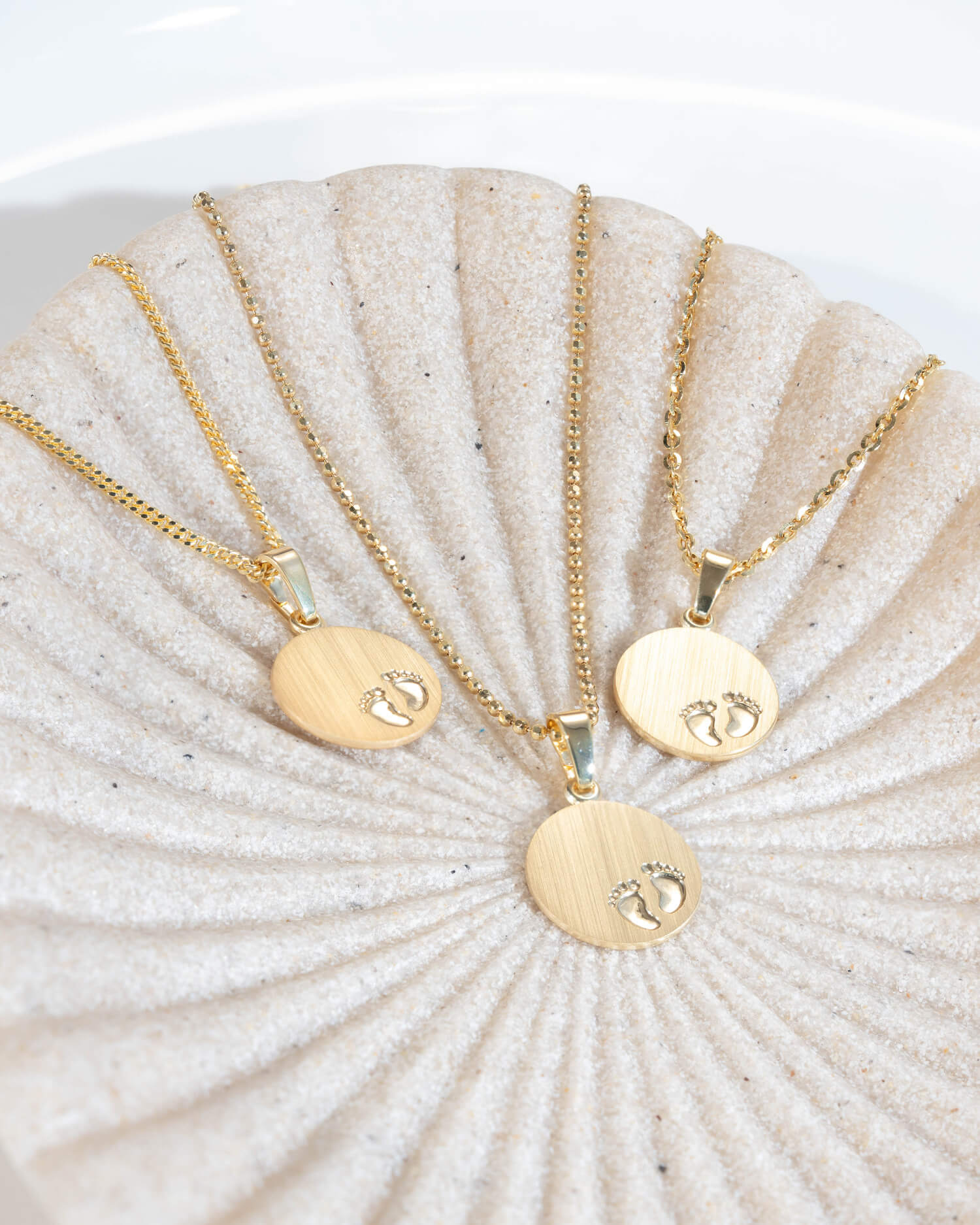 Graveerplaatjes hanger ketting baby voetjes 12mm