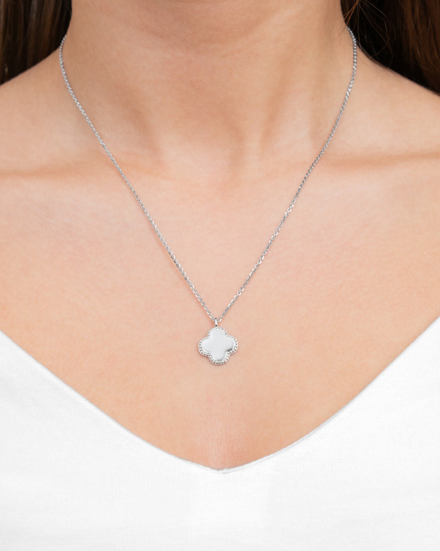 Initialen klaverblad ketting graveerplaatje