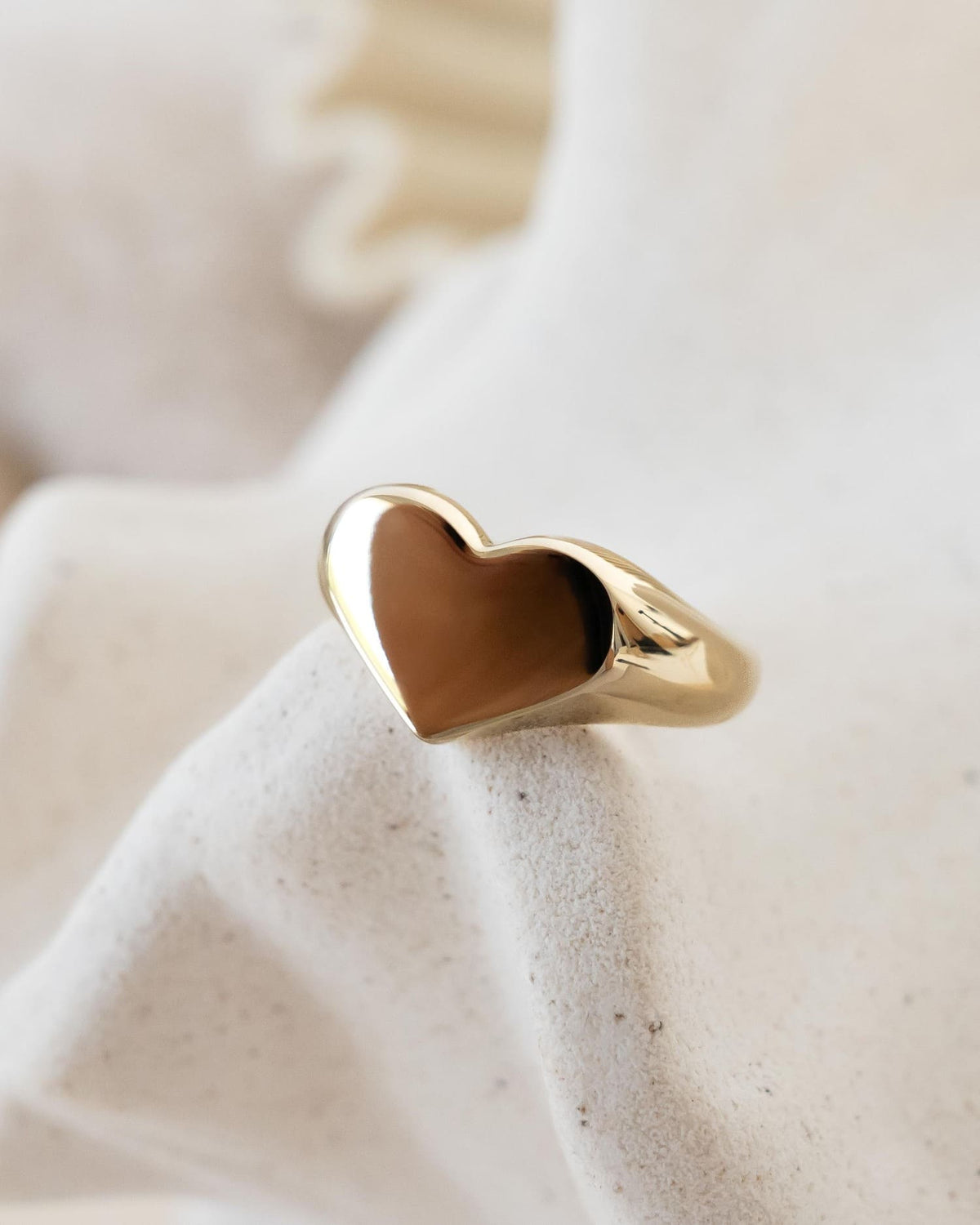 Fußabdruck Gravurring Herz Goldring