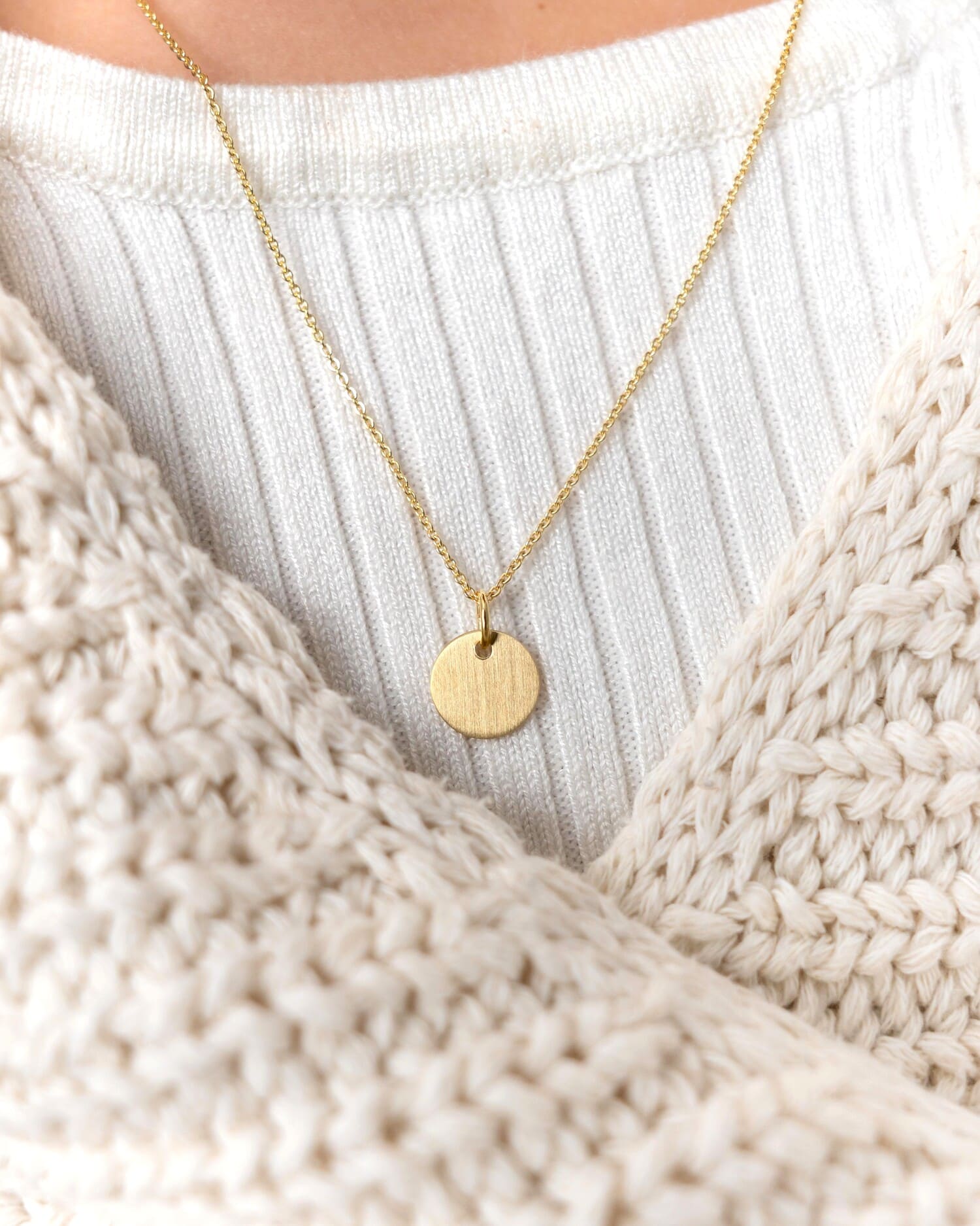 Engraved plate necklace pendant round 10mm