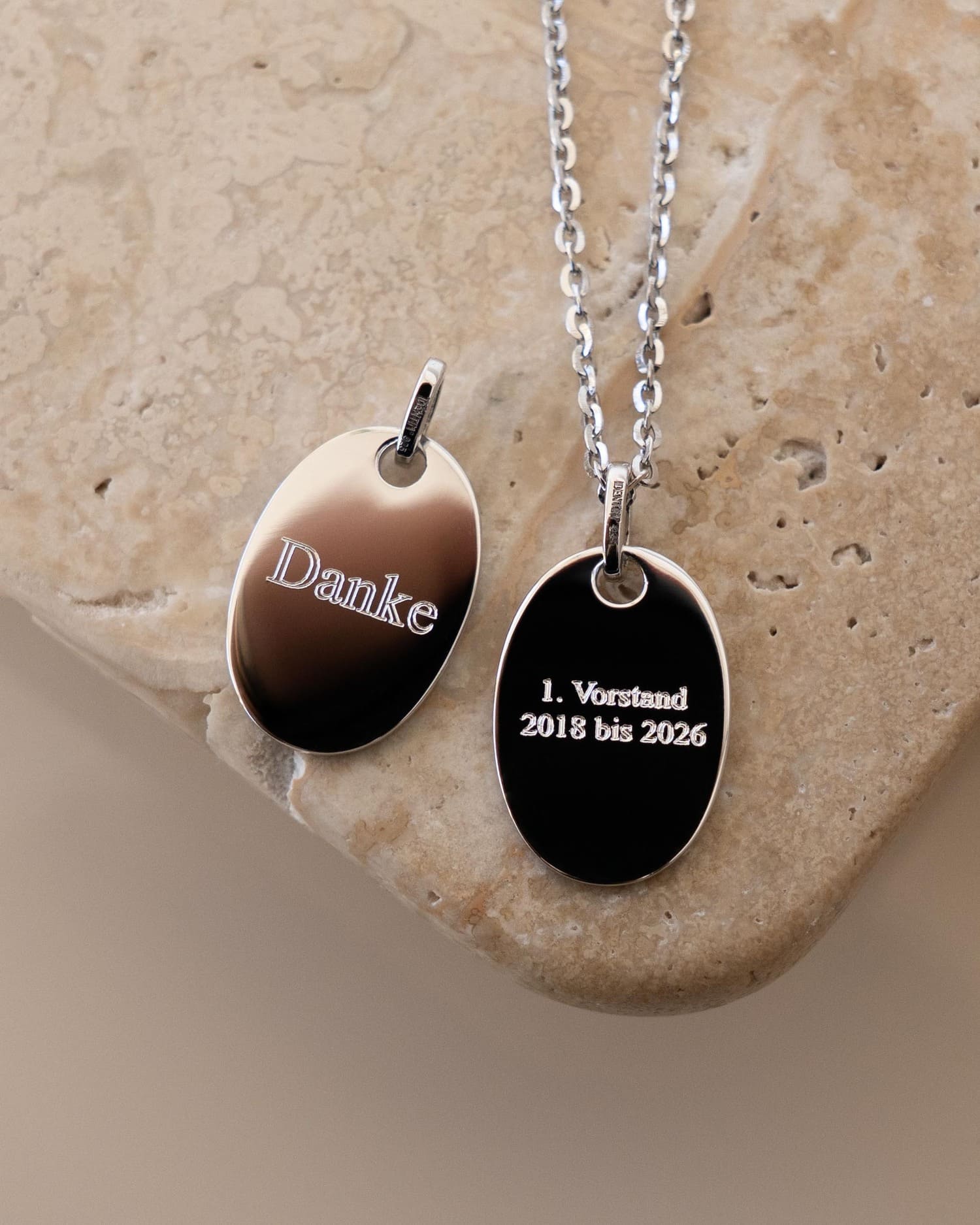 Gegraveerde plaat ketting hanger zirkonia ovaal