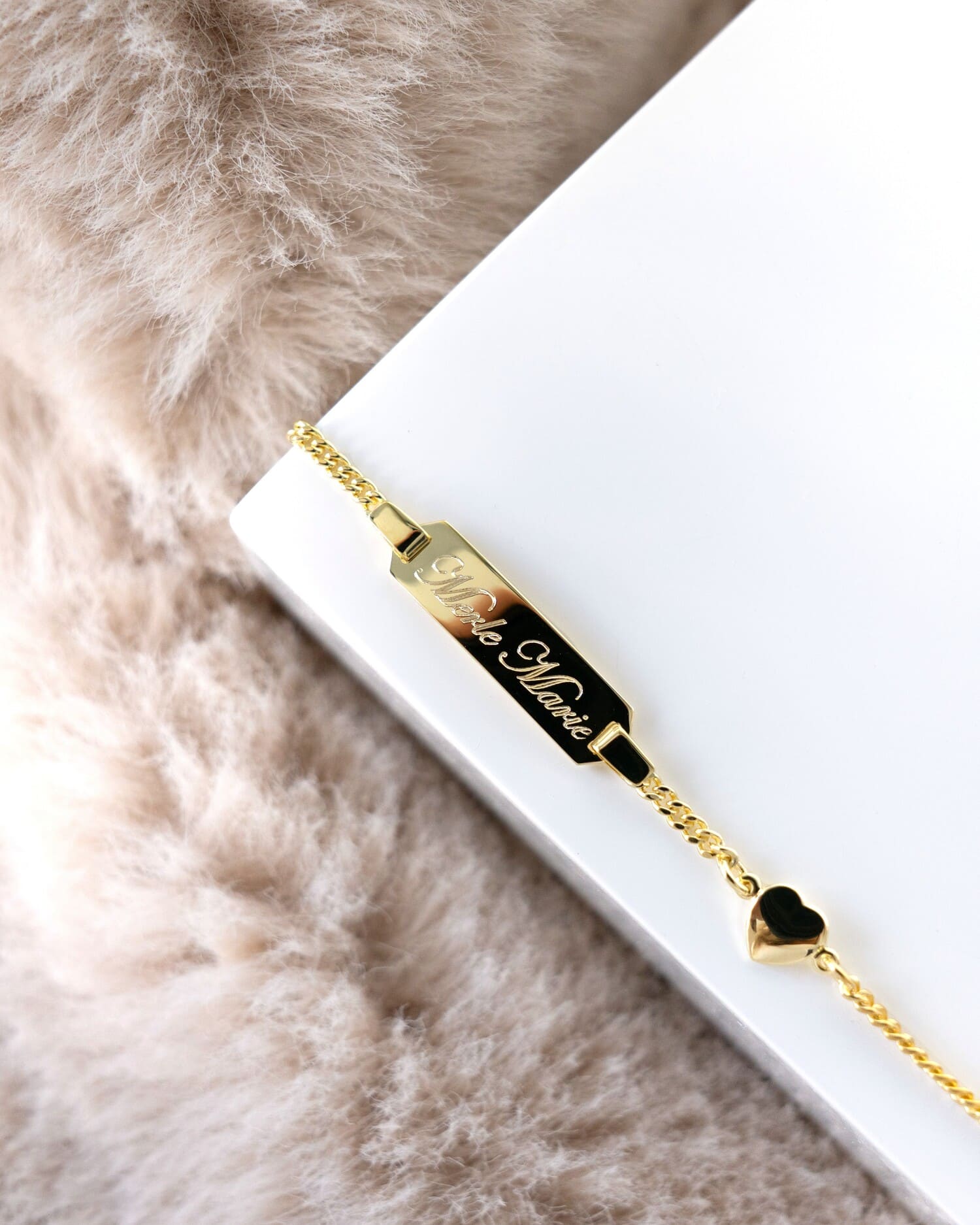 Engraved bracelet, engraving plate, heart