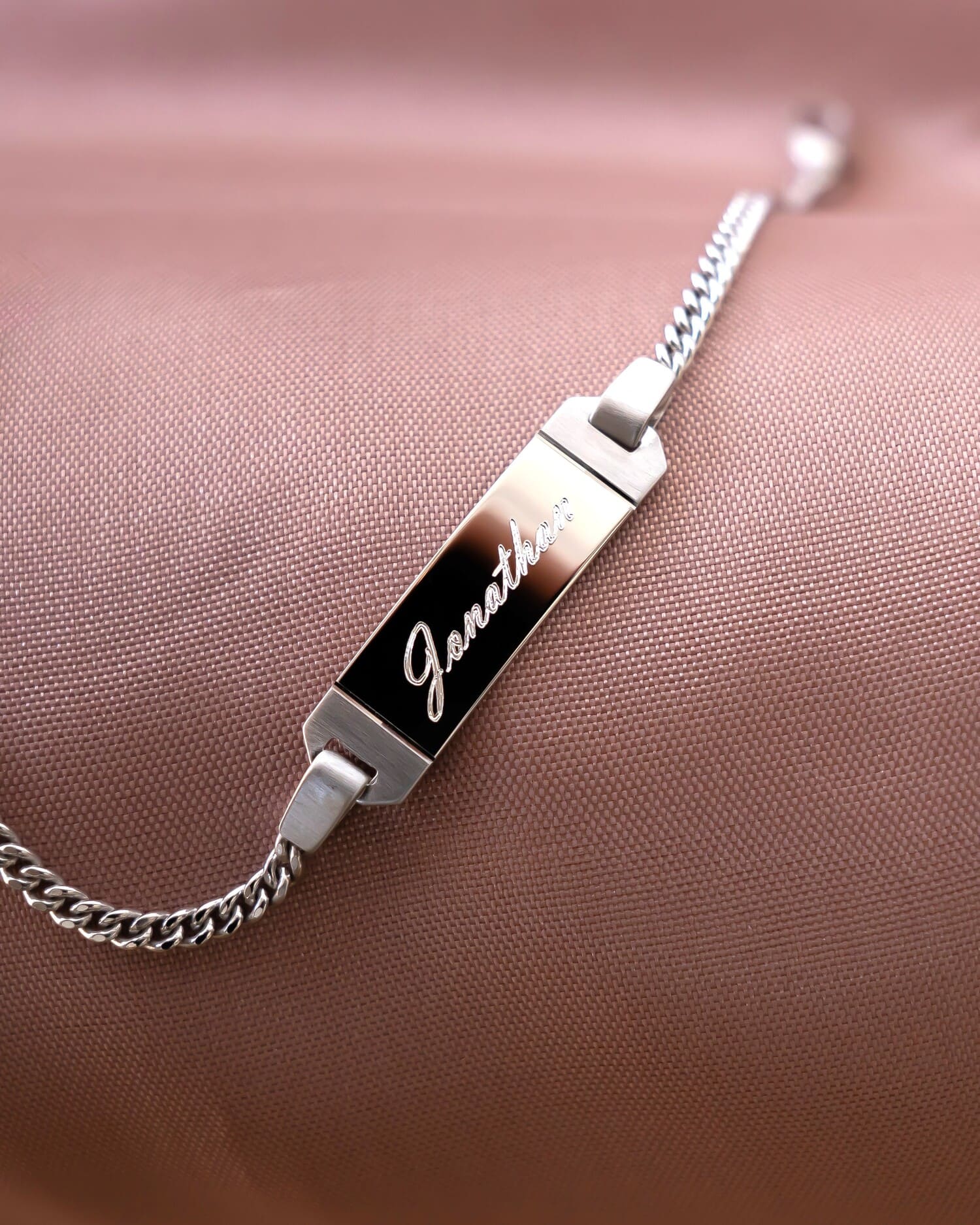 Engraved bracelet, engraving plate