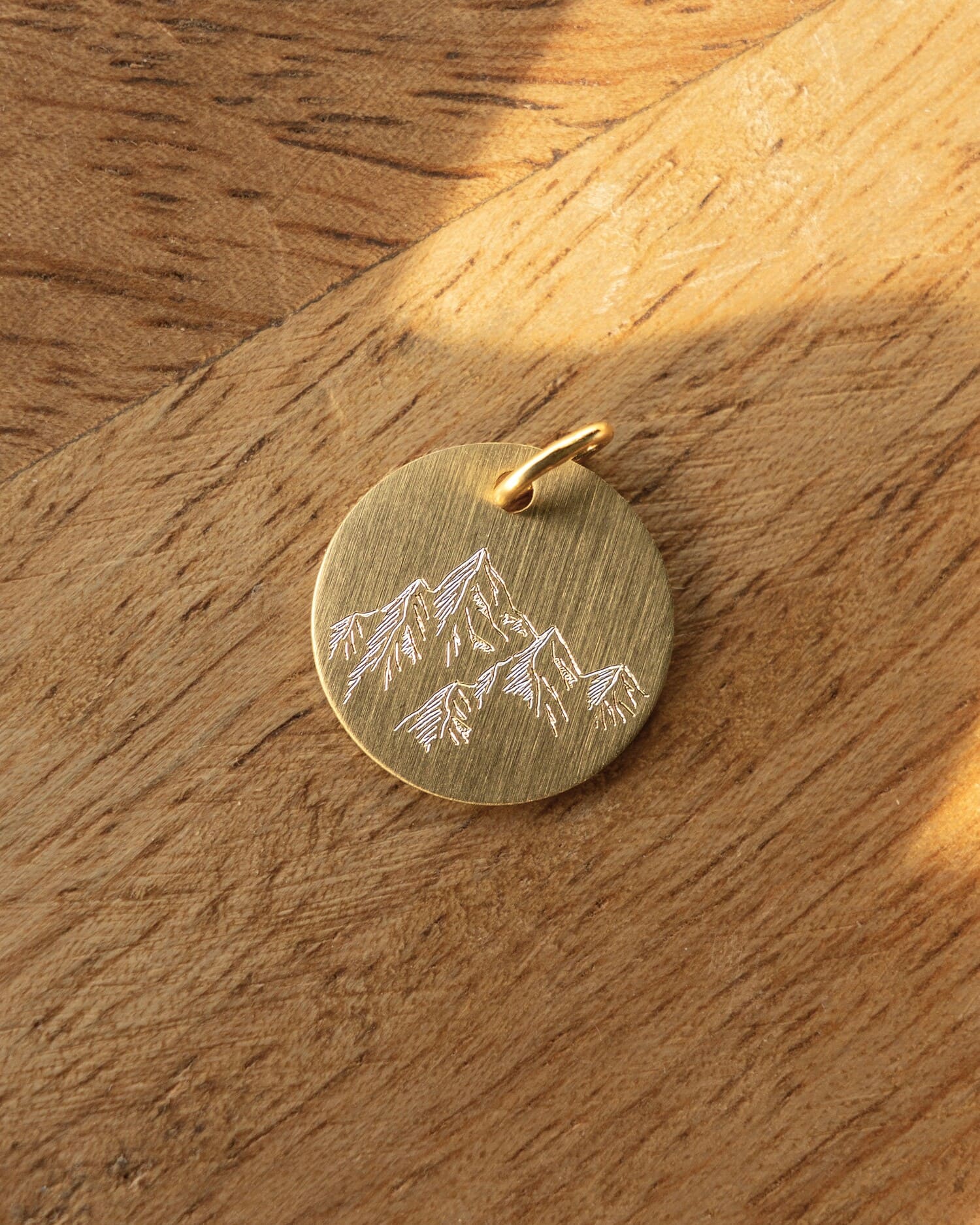 Engraved plate necklace pendant round 12mm