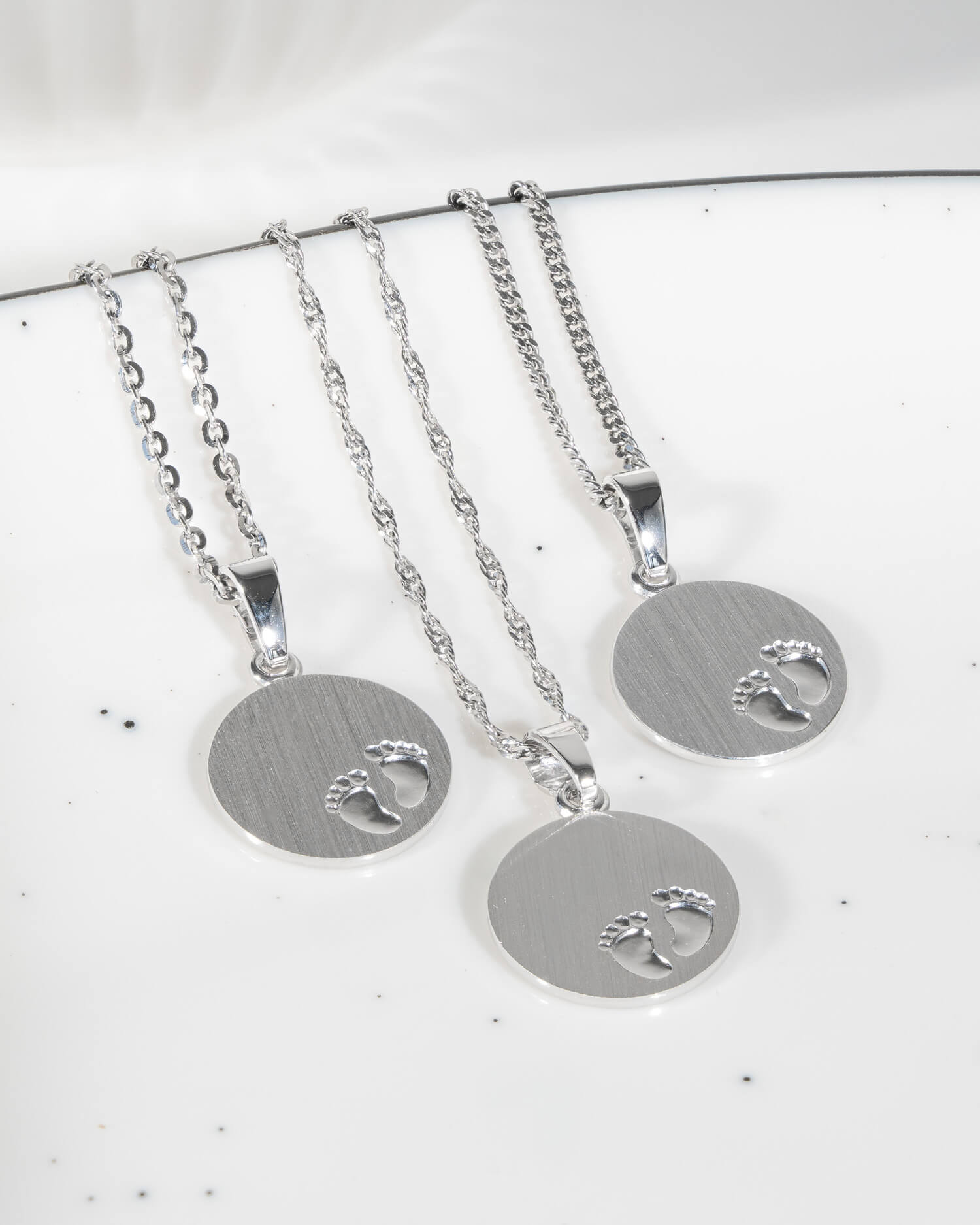 Engraving plates pendant necklace baby feet 12m