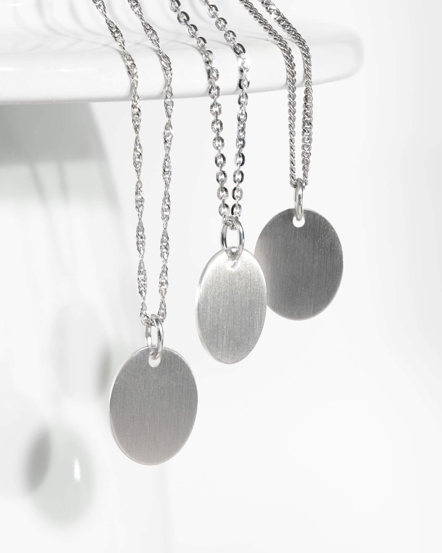 Birth flower engraving plates necklace pendant oval