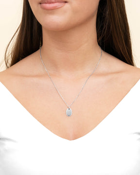 Paw print engraving plates necklace pendant zirconia oval - Gravurschmuck.de