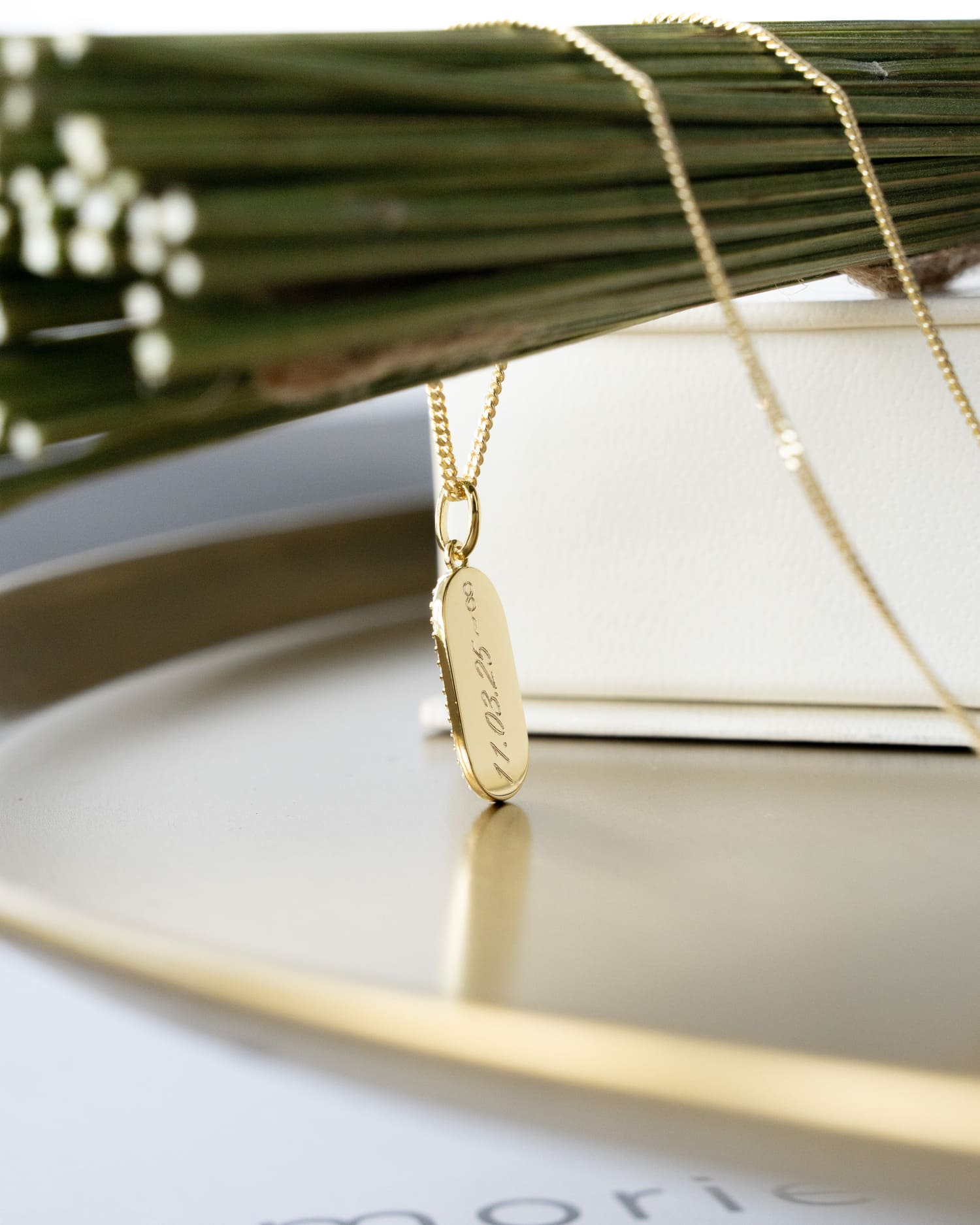 Engraving plates necklace pendant zirconia