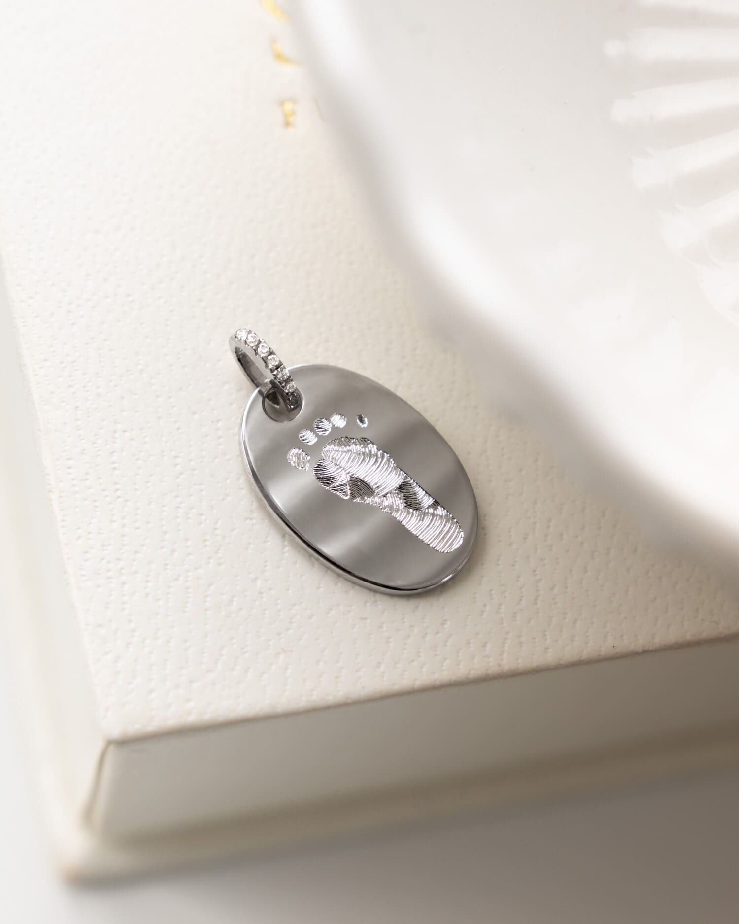 Engraving plates necklace pendant zirconia oval