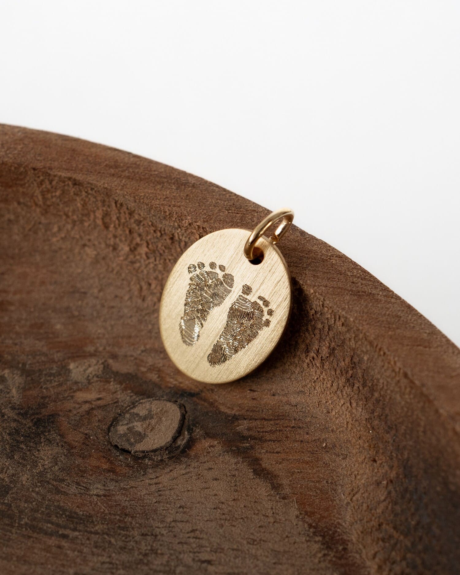 Footprint engraving plates necklace pendant oval