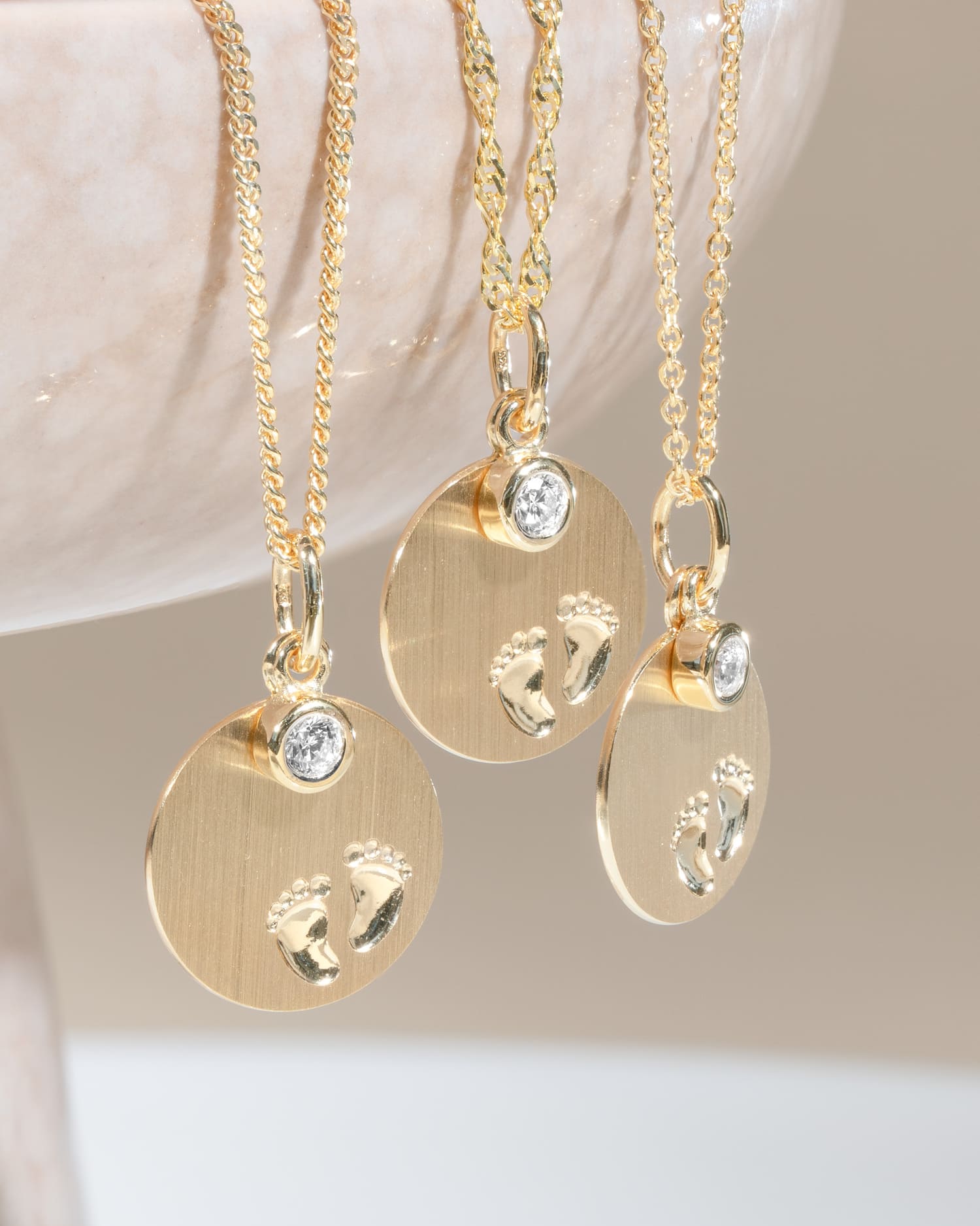 Plaques gravées Pendentif Collier Pieds de bébé Zirconia 12mm