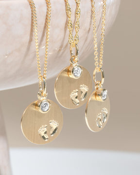 Plaques gravées Pendentif Collier Pieds de bébé Zirconia 12mm