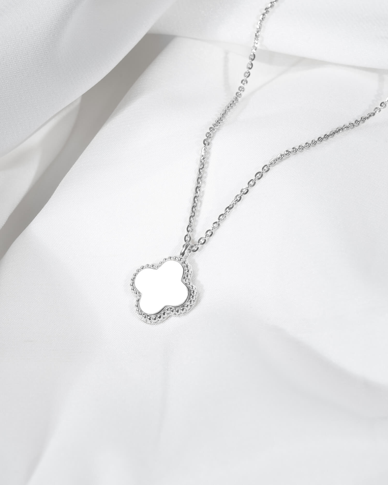 Fleur de naissance Trèfle Collier Plaque à graver