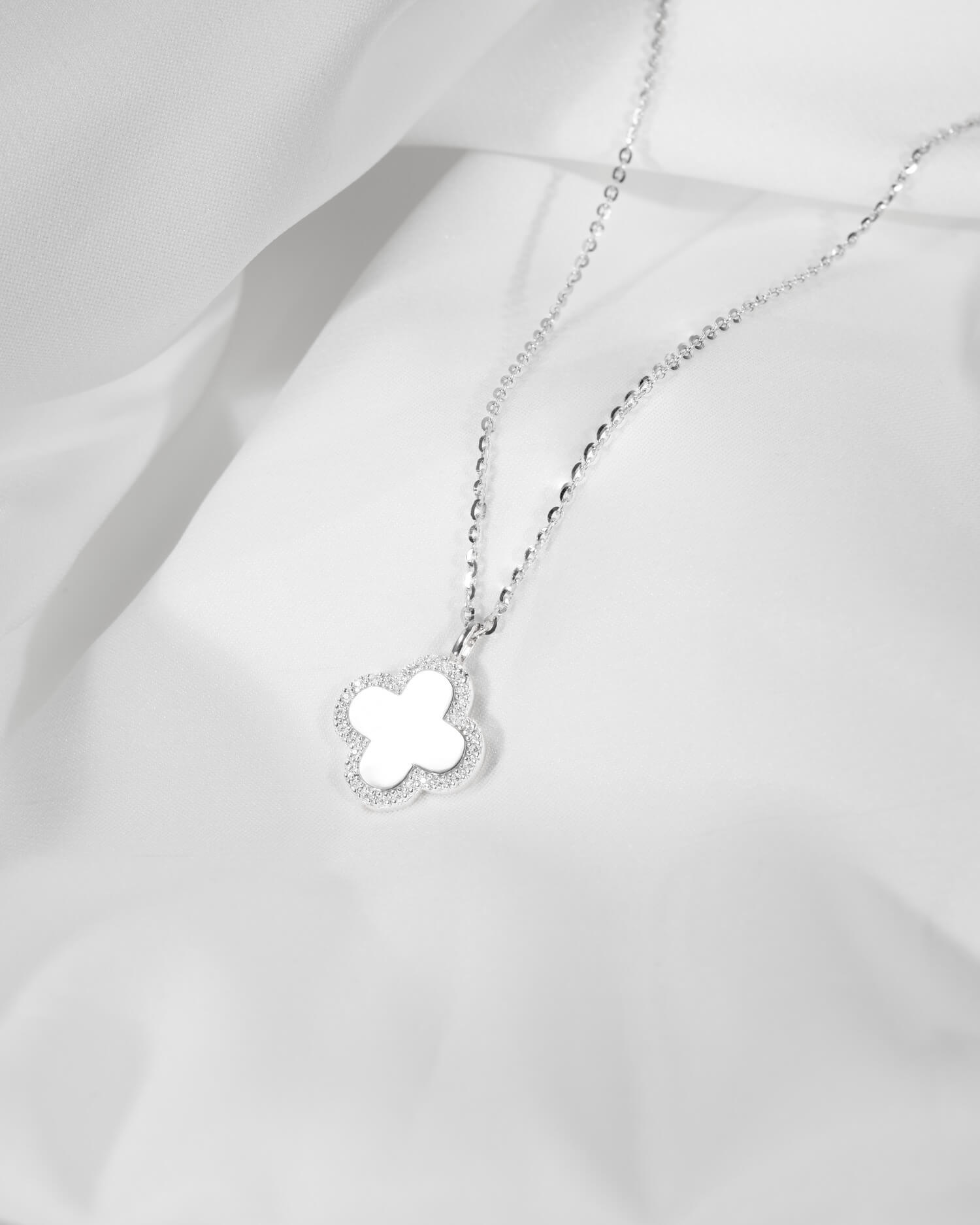 Graphique Uploud Trèfle Collier Plaque gravée Zirconia