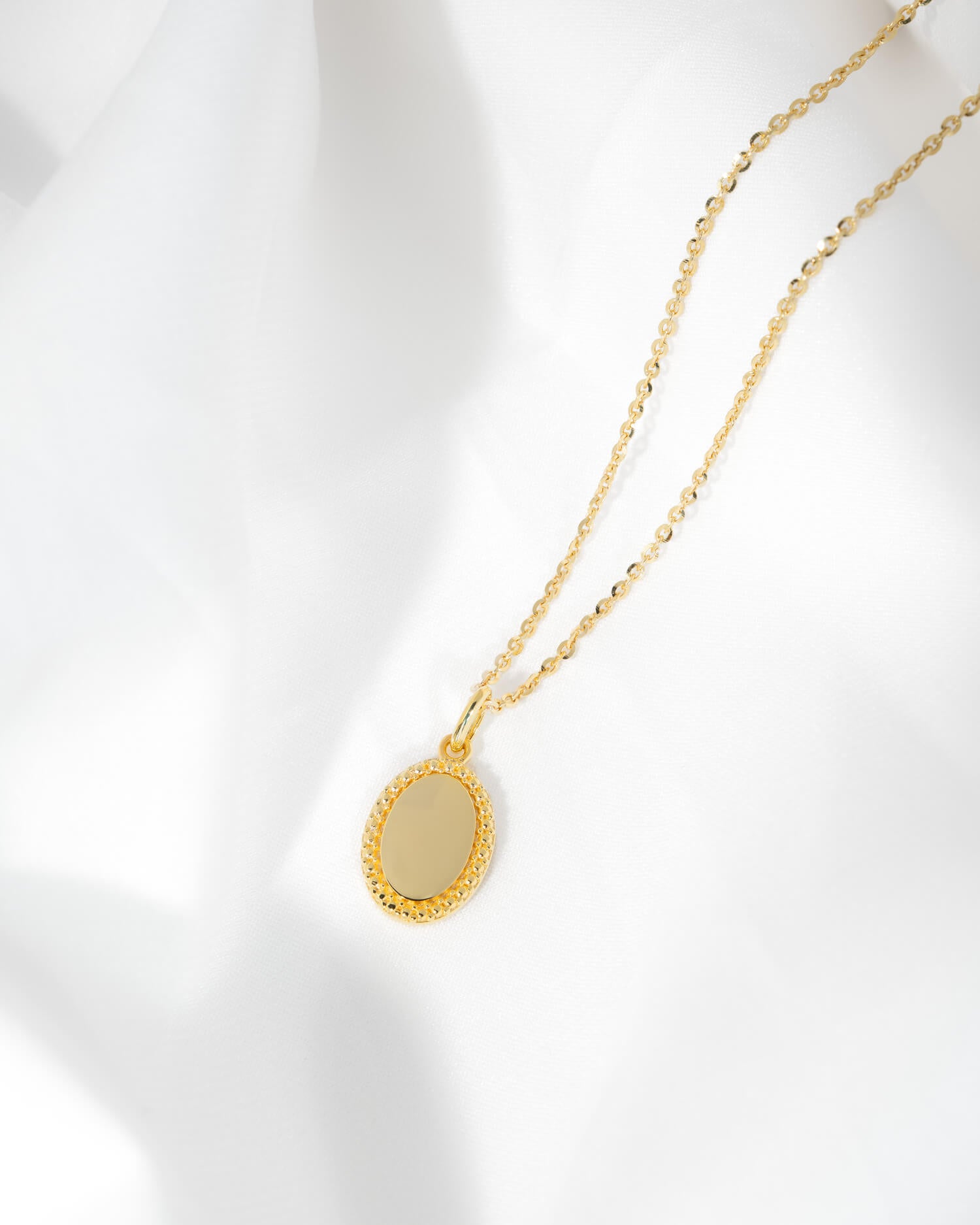 Fleur de naissance Plaques gravées Collier Pendentif Ovale