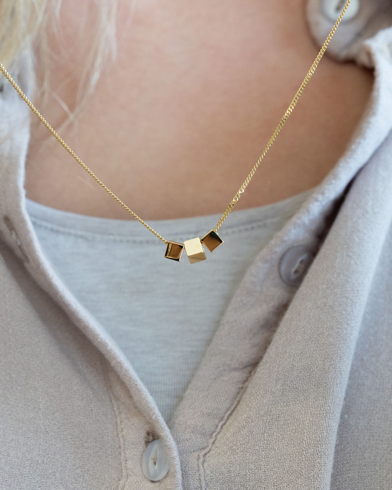 Cube collier plaque gravure pendentif