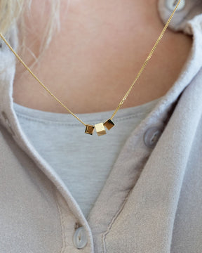 Cube collier plaque gravure pendentif