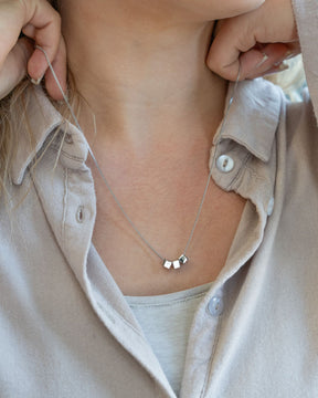 Cube collier plaque gravure pendentif