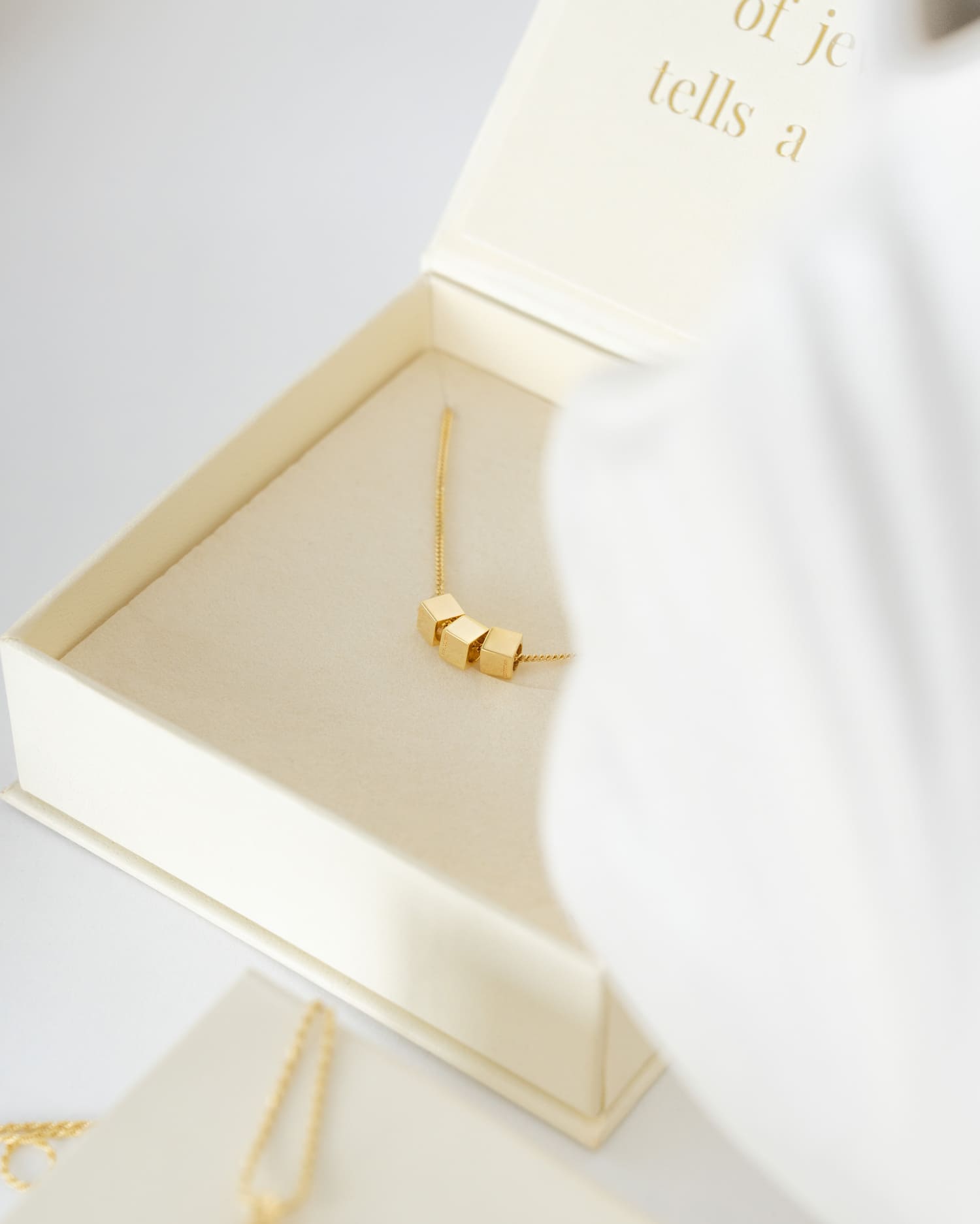 Cube collier plaque gravure pendentif