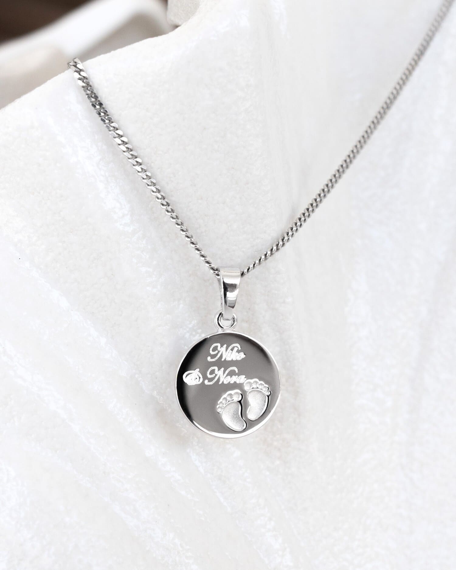 Plaques à graver Pendentif Collier Pieds de bébé 12mm