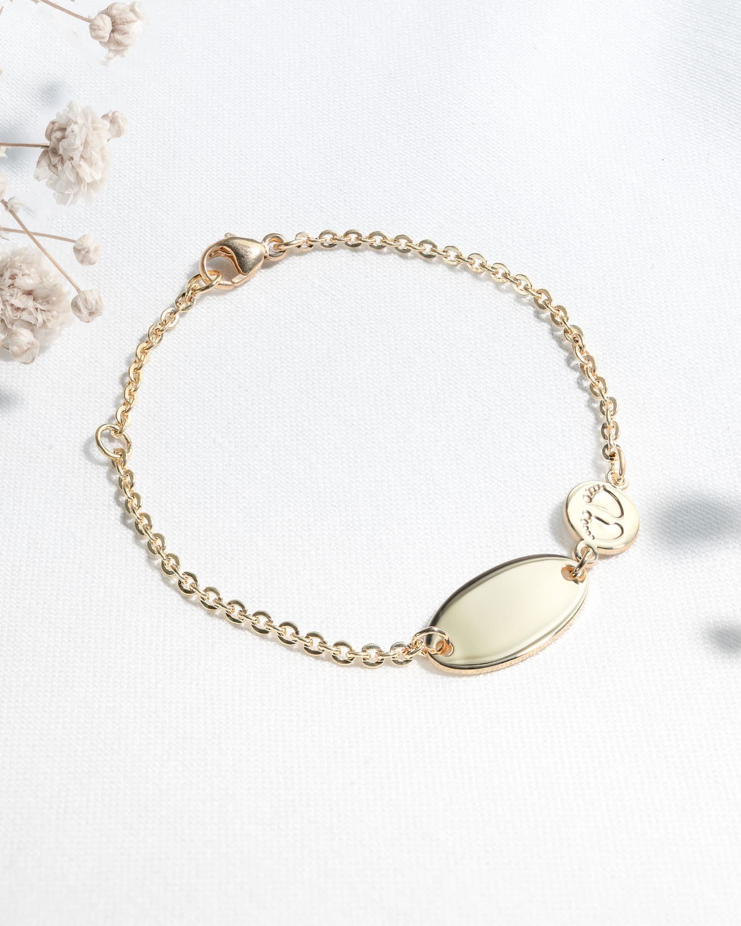 Dierenriemteken graveren armband graveerplaatje babyvoetjes