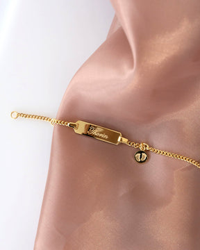 Graveerarmband graveerplaatje babyvoetjes