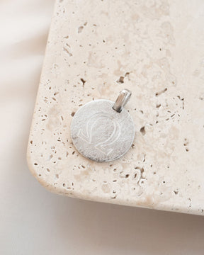 Graveerplaatjes halsketting hanger rond ijs mat