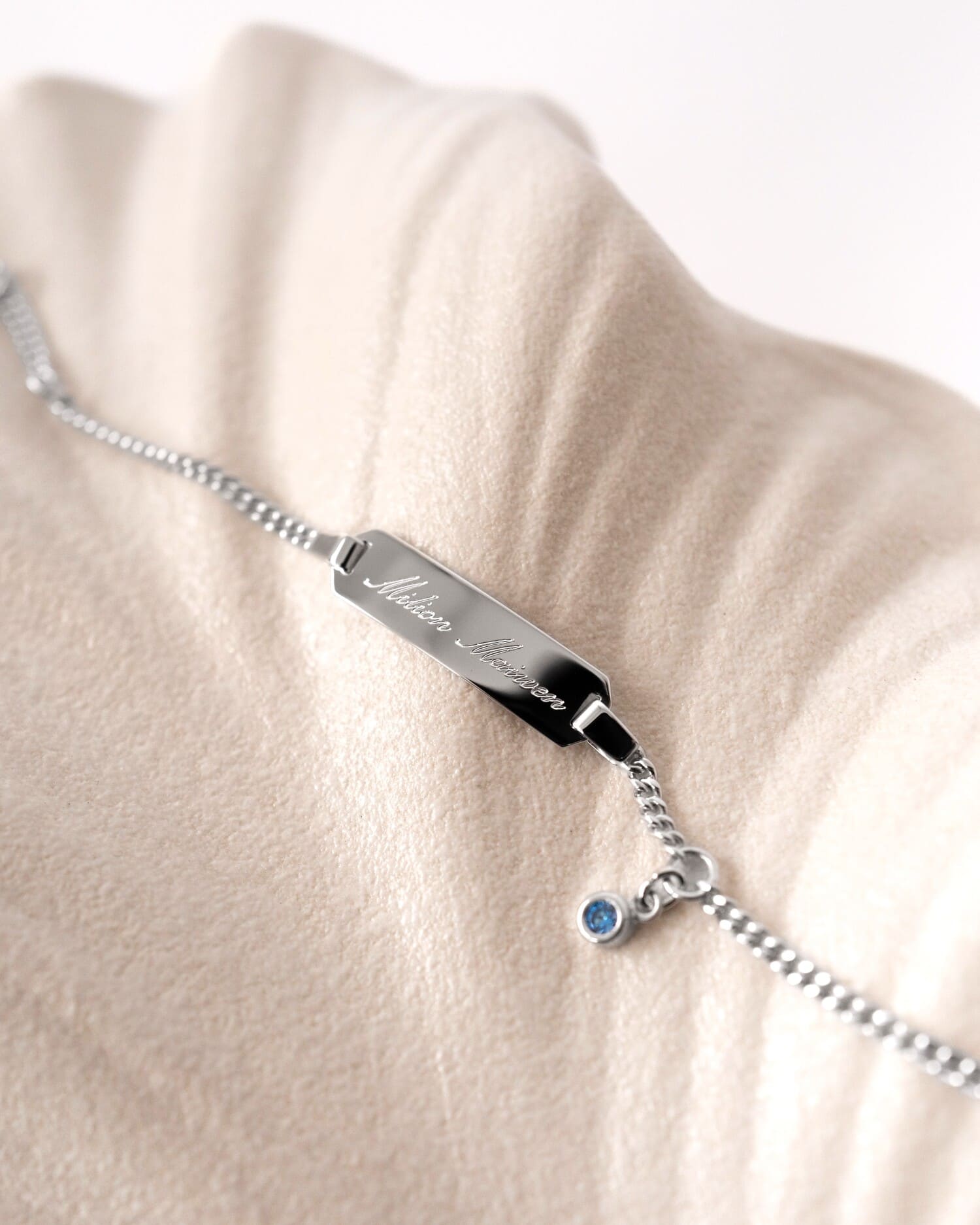 Graveerarmband graveerplaatje zirkonia blauw